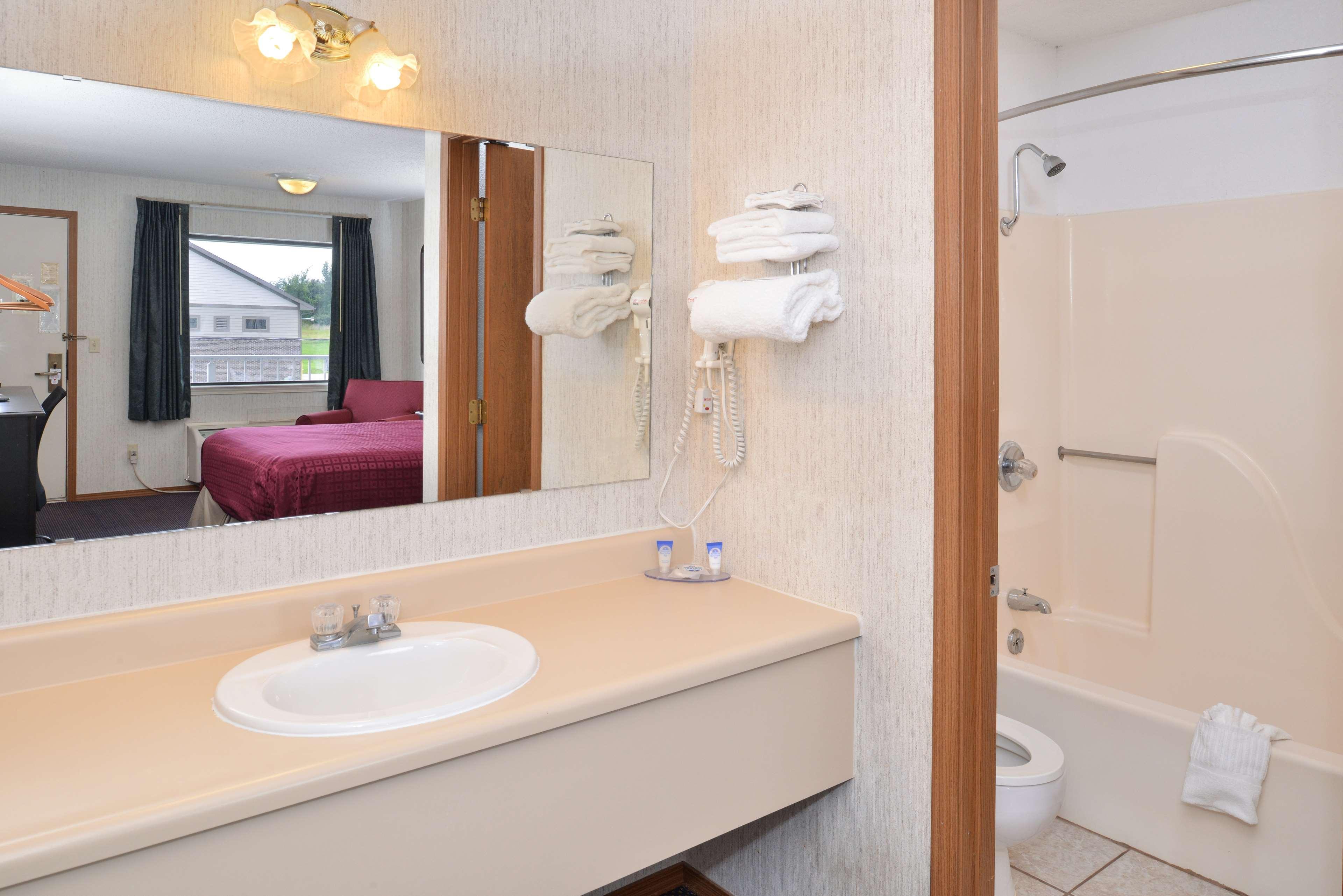Americas Best Value Inn Knob Noster Exteriör bild