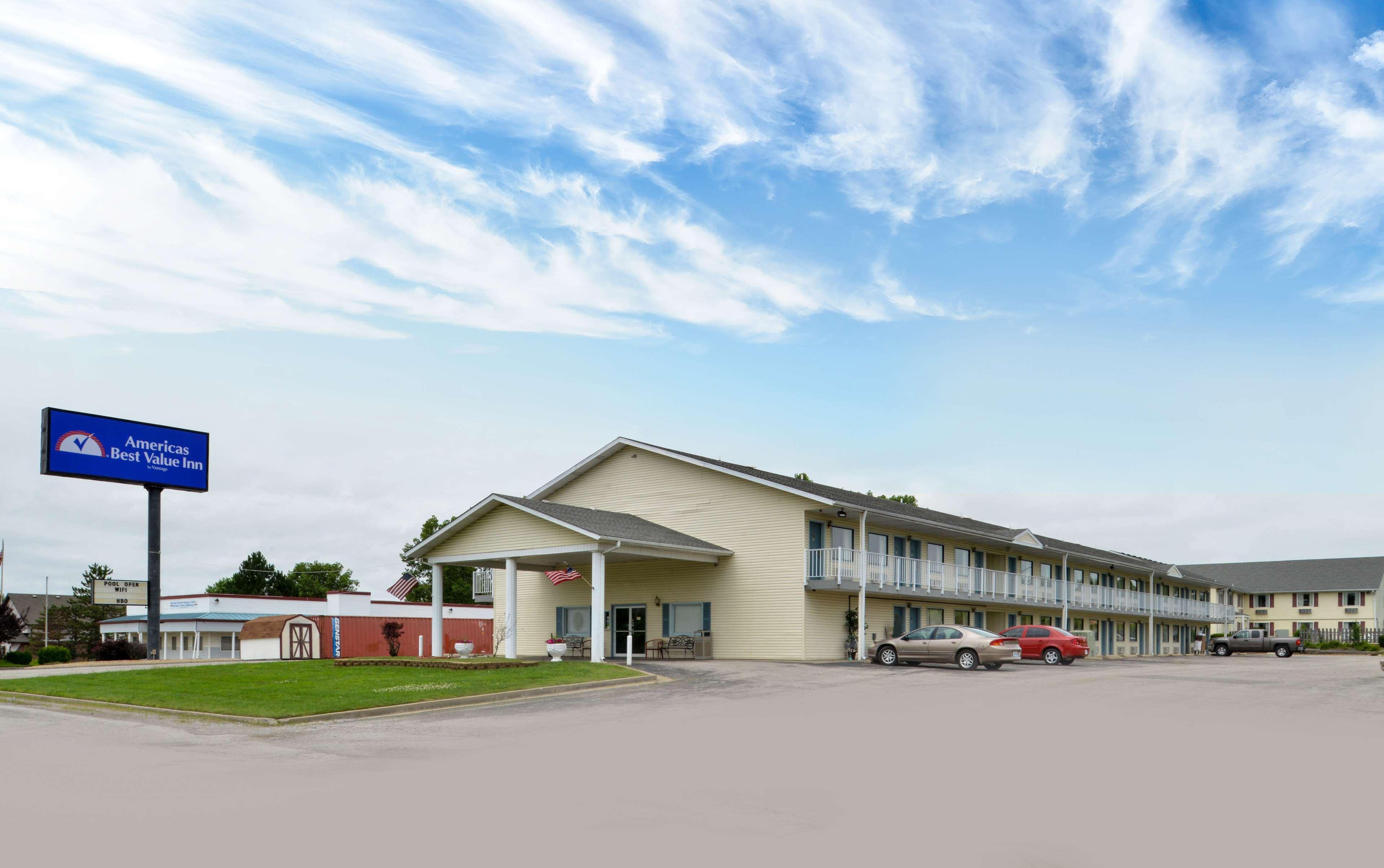 Americas Best Value Inn Knob Noster Exteriör bild