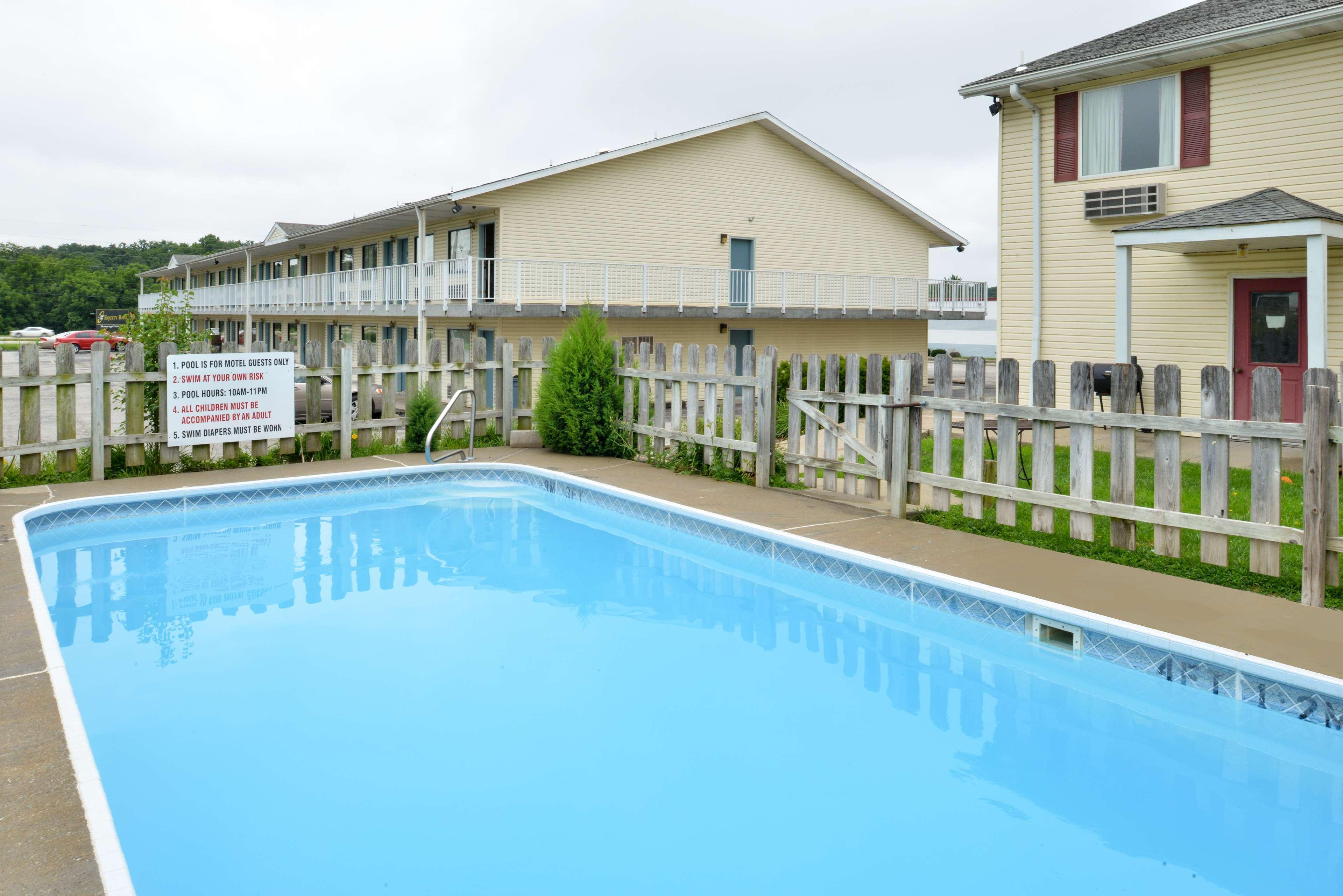 Americas Best Value Inn Knob Noster Exteriör bild