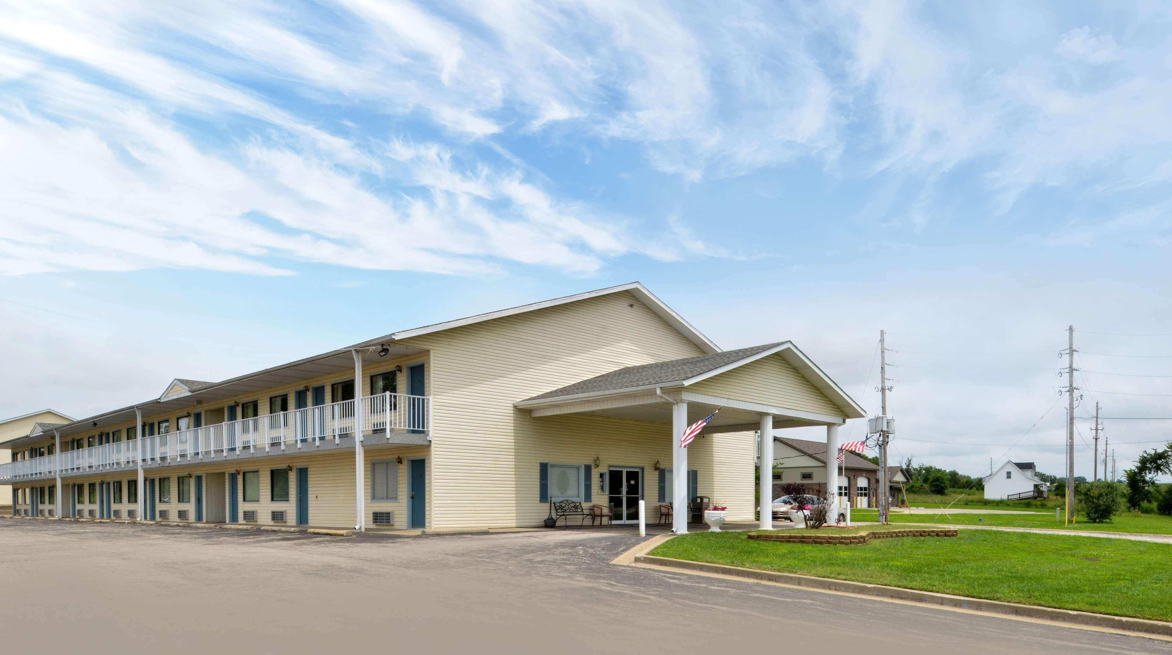Americas Best Value Inn Knob Noster Exteriör bild
