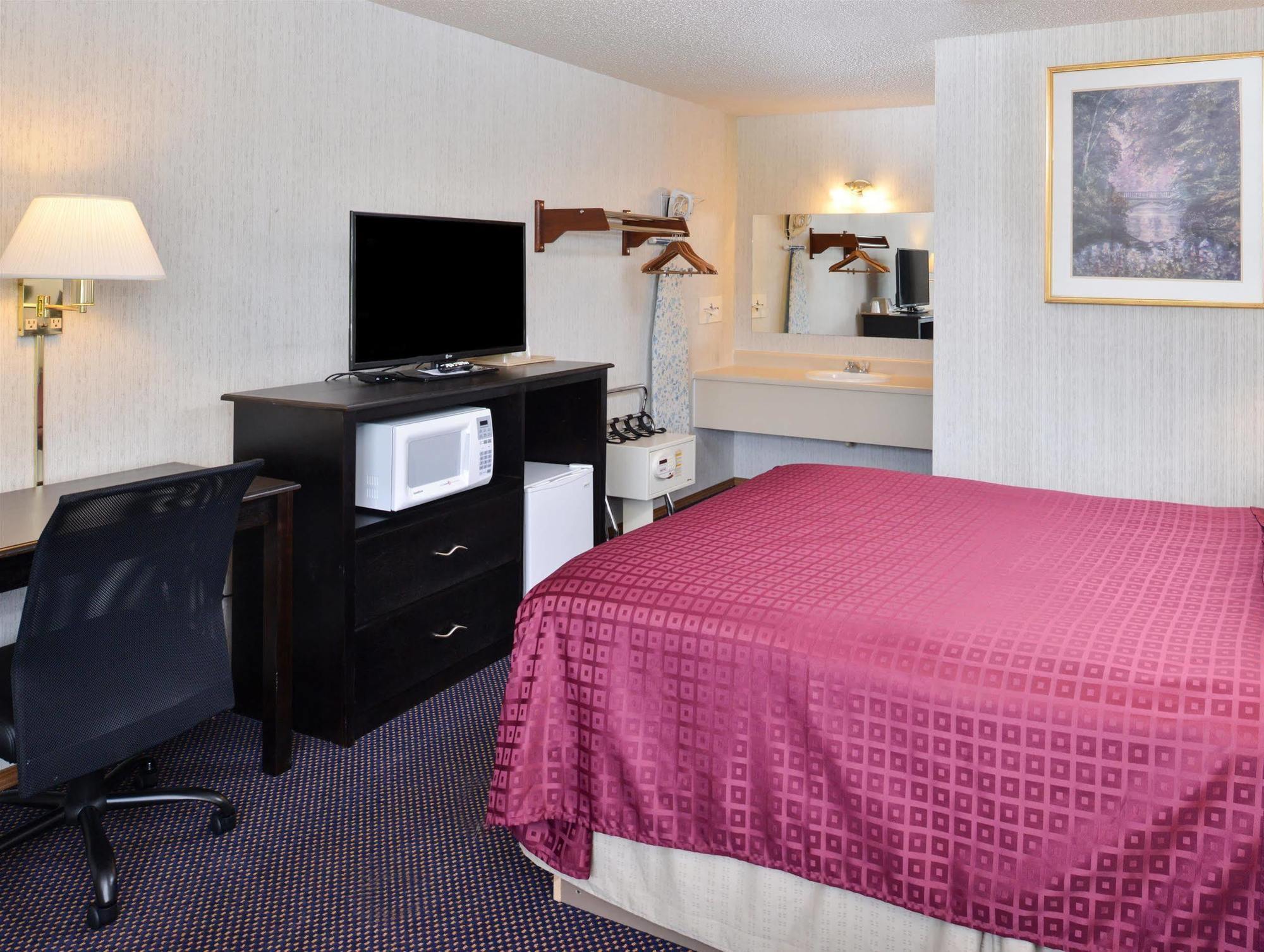Americas Best Value Inn Knob Noster Exteriör bild
